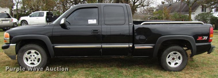 image for item DG6670 2001 GMC Sierra 1500 Ext. Cab pickup truck