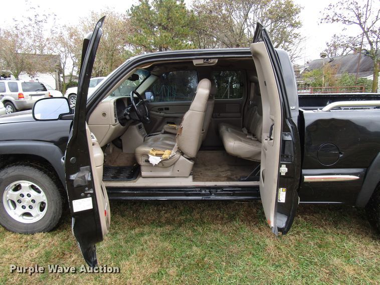 image for item DG6670 2001 GMC Sierra 1500 Ext. Cab pickup truck