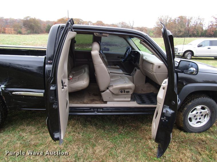 image for item DG6670 2001 GMC Sierra 1500 Ext. Cab pickup truck