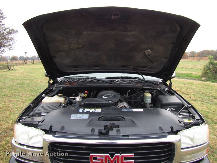 image for item DG6670 2001 GMC Sierra 1500 Ext. Cab pickup truck