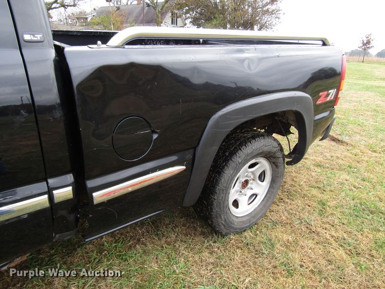 image for item DG6670 2001 GMC Sierra 1500 Ext. Cab pickup truck