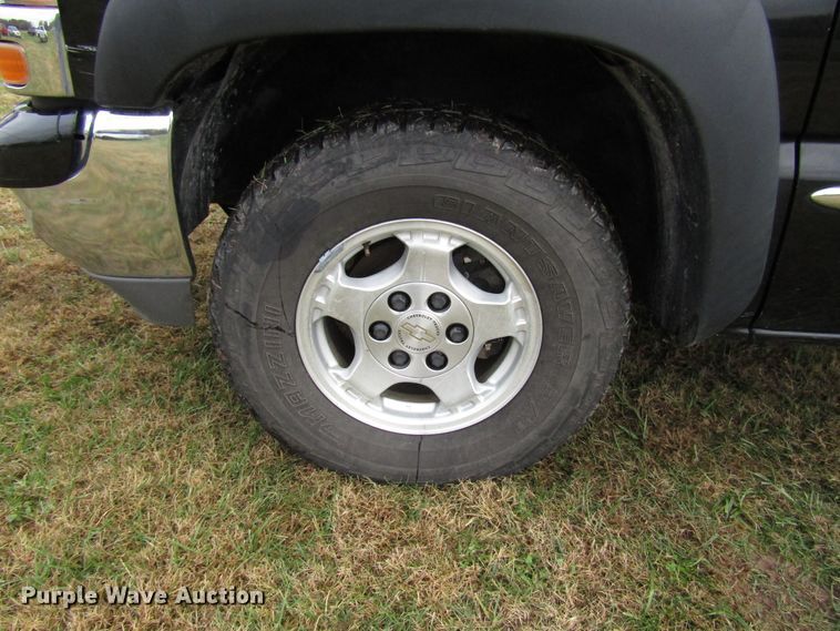 image for item DG6670 2001 GMC Sierra 1500 Ext. Cab pickup truck