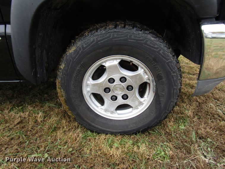 image for item DG6670 2001 GMC Sierra 1500 Ext. Cab pickup truck