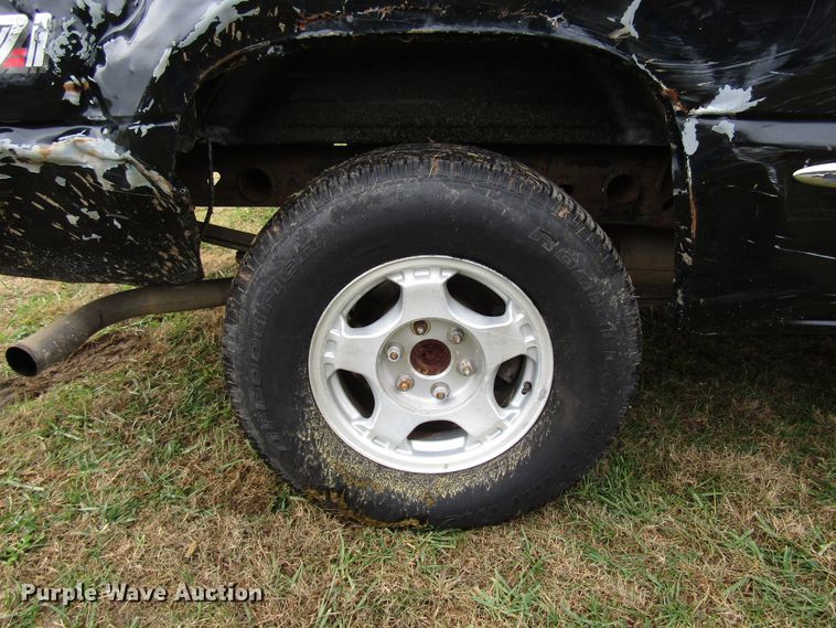 image for item DG6670 2001 GMC Sierra 1500 Ext. Cab pickup truck