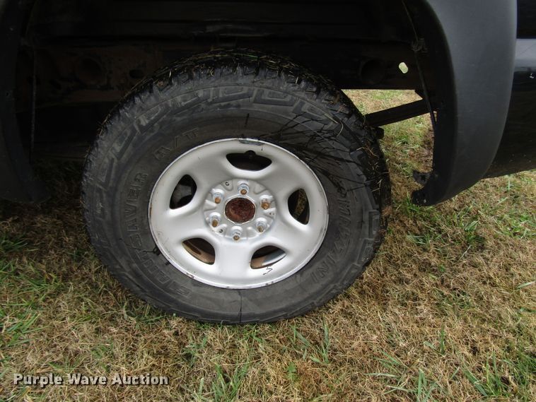 image for item DG6670 2001 GMC Sierra 1500 Ext. Cab pickup truck