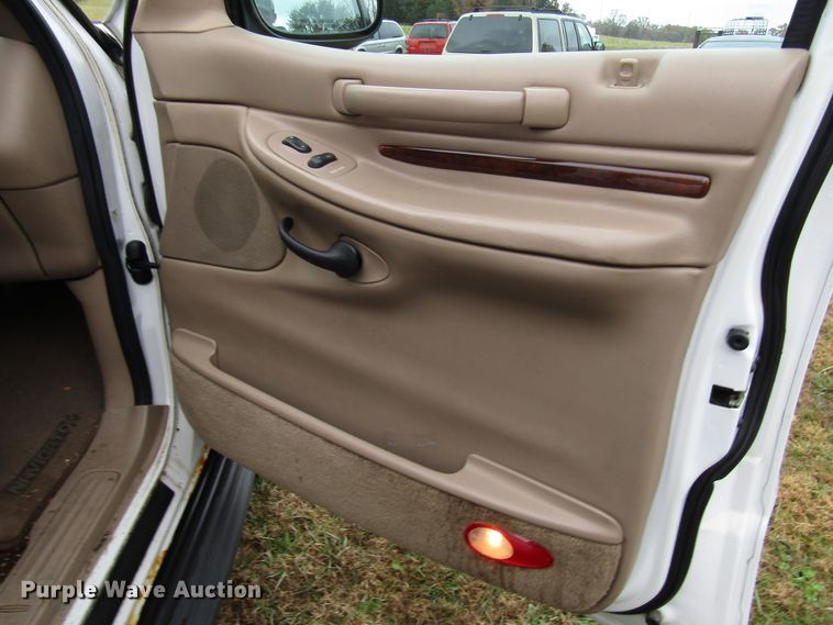 image for item DG6671 1998 Lincoln Navigator SUV