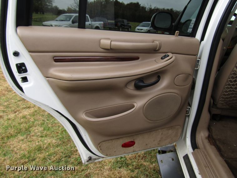 image for item DG6671 1998 Lincoln Navigator SUV