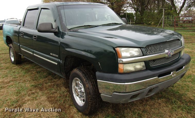 image for item DG6672 2003 Chevrolet Silverado 1500HD Crew Cab pickup truck