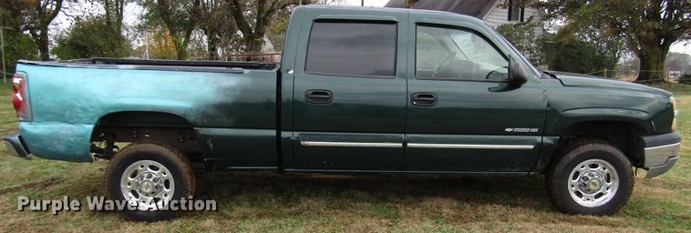 image for item DG6672 2003 Chevrolet Silverado 1500HD Crew Cab pickup truck