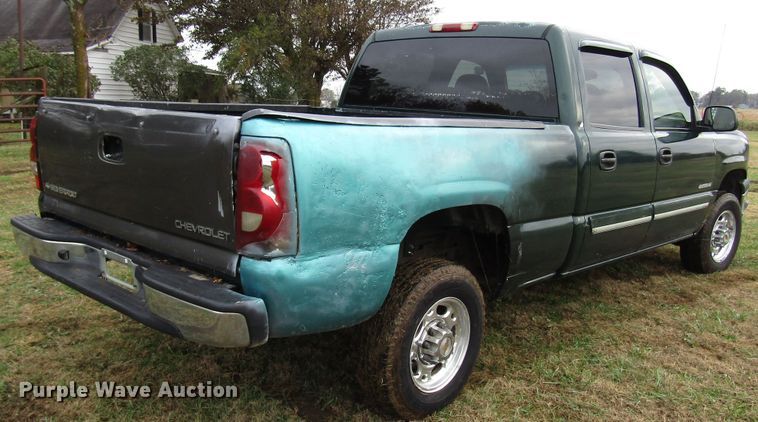 image for item DG6672 2003 Chevrolet Silverado 1500HD Crew Cab pickup truck