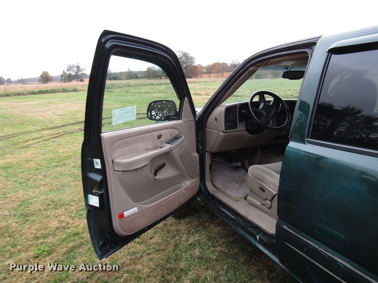 image for item DG6672 2003 Chevrolet Silverado 1500HD Crew Cab pickup truck