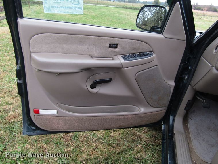 image for item DG6672 2003 Chevrolet Silverado 1500HD Crew Cab pickup truck