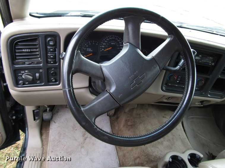 image for item DG6672 2003 Chevrolet Silverado 1500HD Crew Cab pickup truck