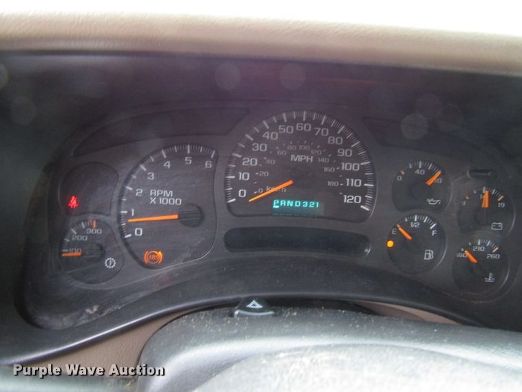 image for item DG6672 2003 Chevrolet Silverado 1500HD Crew Cab pickup truck