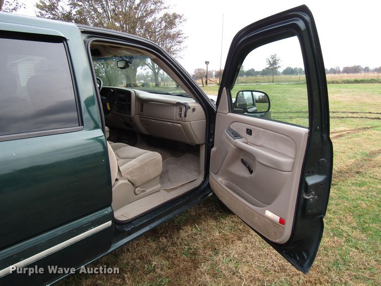 image for item DG6672 2003 Chevrolet Silverado 1500HD Crew Cab pickup truck