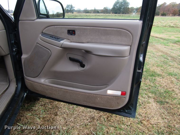 image for item DG6672 2003 Chevrolet Silverado 1500HD Crew Cab pickup truck