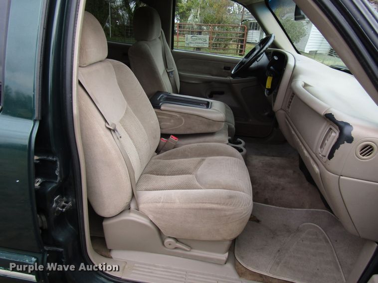 image for item DG6672 2003 Chevrolet Silverado 1500HD Crew Cab pickup truck