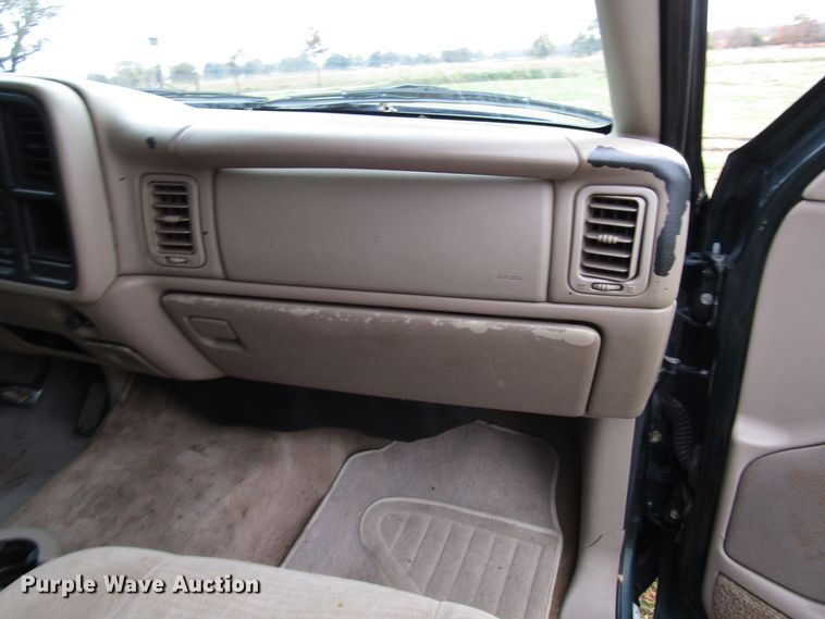 image for item DG6672 2003 Chevrolet Silverado 1500HD Crew Cab pickup truck