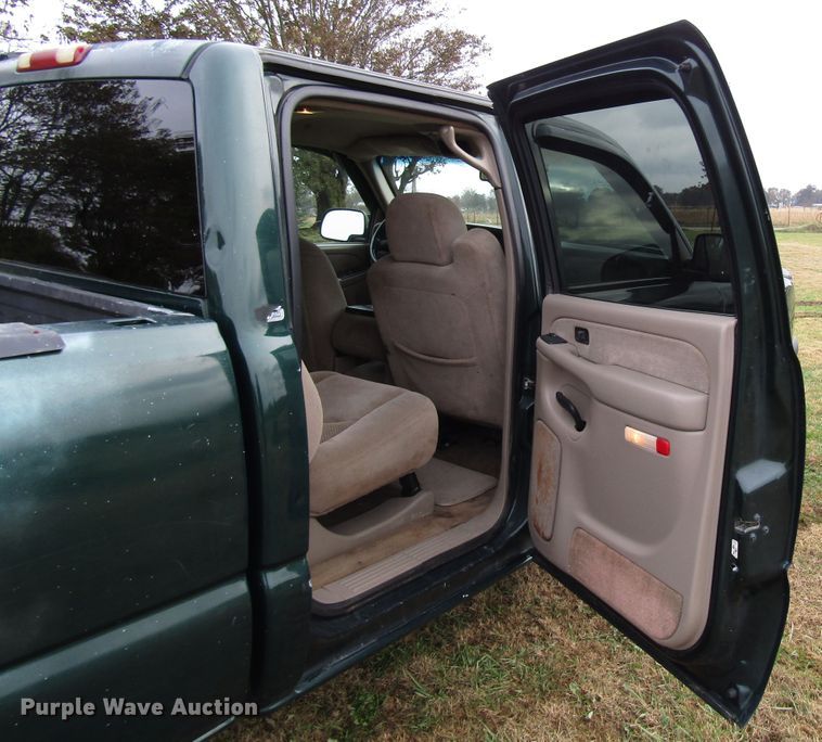 image for item DG6672 2003 Chevrolet Silverado 1500HD Crew Cab pickup truck