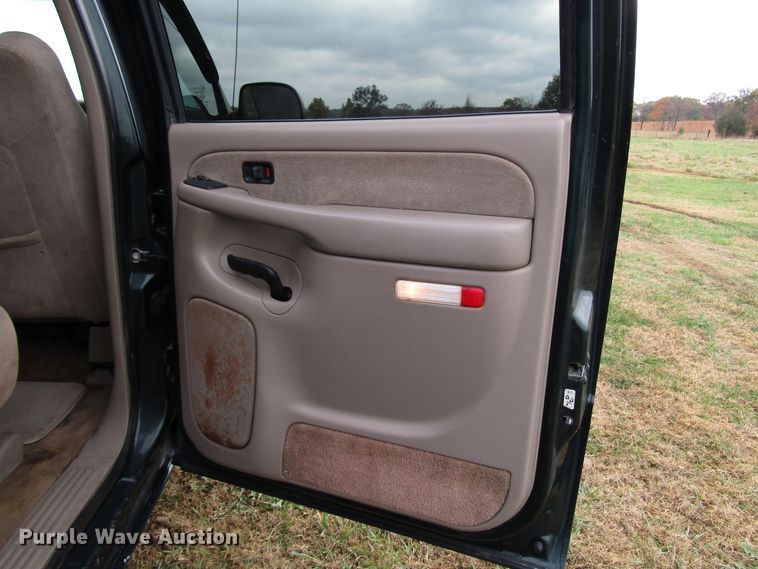 image for item DG6672 2003 Chevrolet Silverado 1500HD Crew Cab pickup truck