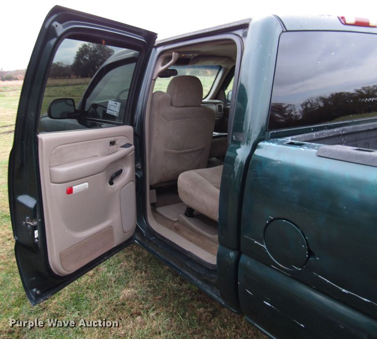 image for item DG6672 2003 Chevrolet Silverado 1500HD Crew Cab pickup truck