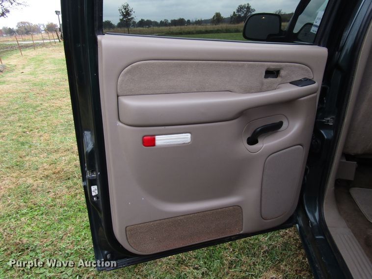 image for item DG6672 2003 Chevrolet Silverado 1500HD Crew Cab pickup truck