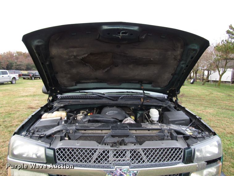 image for item DG6672 2003 Chevrolet Silverado 1500HD Crew Cab pickup truck