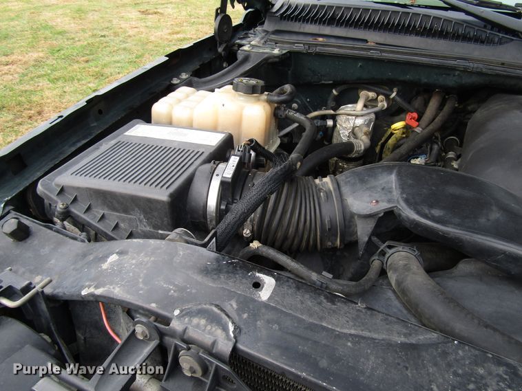 image for item DG6672 2003 Chevrolet Silverado 1500HD Crew Cab pickup truck