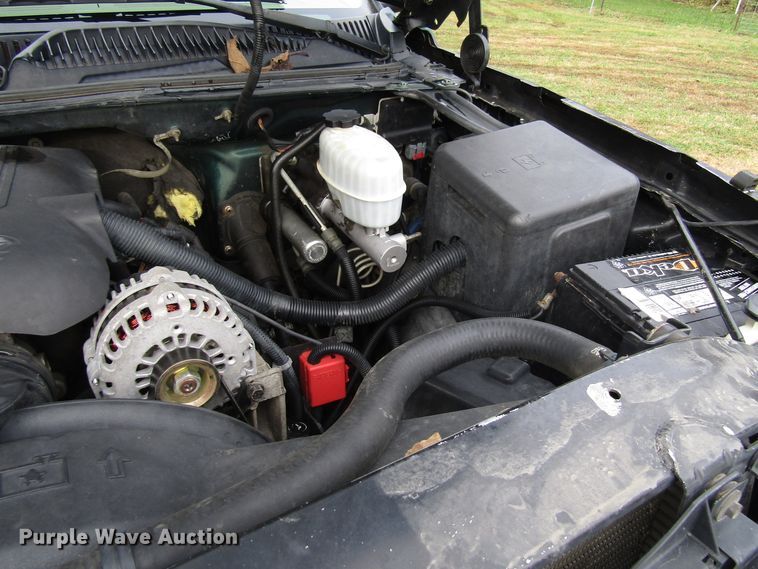 image for item DG6672 2003 Chevrolet Silverado 1500HD Crew Cab pickup truck