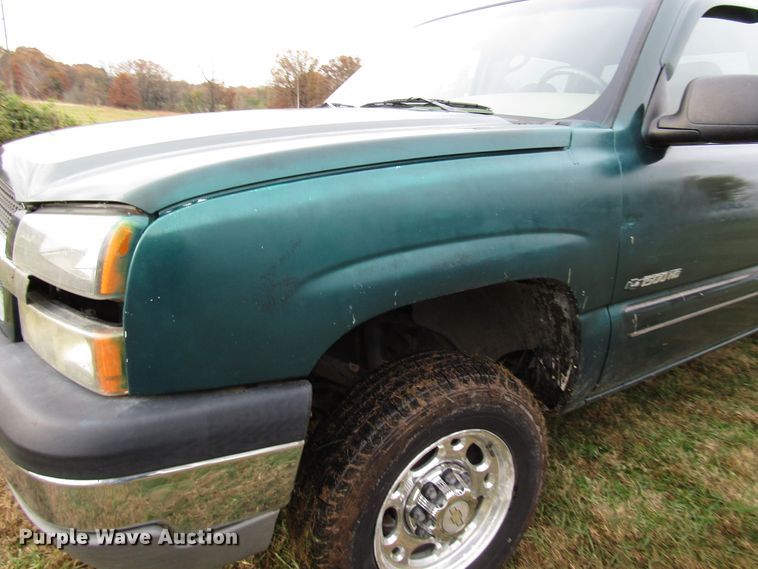 image for item DG6672 2003 Chevrolet Silverado 1500HD Crew Cab pickup truck