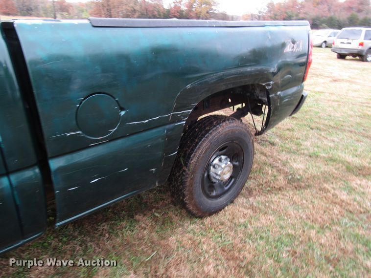 image for item DG6672 2003 Chevrolet Silverado 1500HD Crew Cab pickup truck