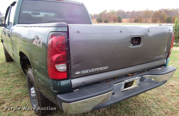 image for item DG6672 2003 Chevrolet Silverado 1500HD Crew Cab pickup truck