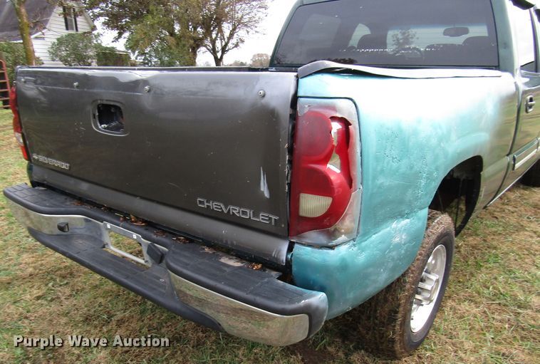 image for item DG6672 2003 Chevrolet Silverado 1500HD Crew Cab pickup truck