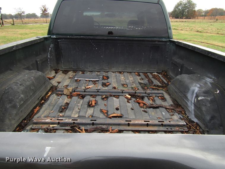 image for item DG6672 2003 Chevrolet Silverado 1500HD Crew Cab pickup truck