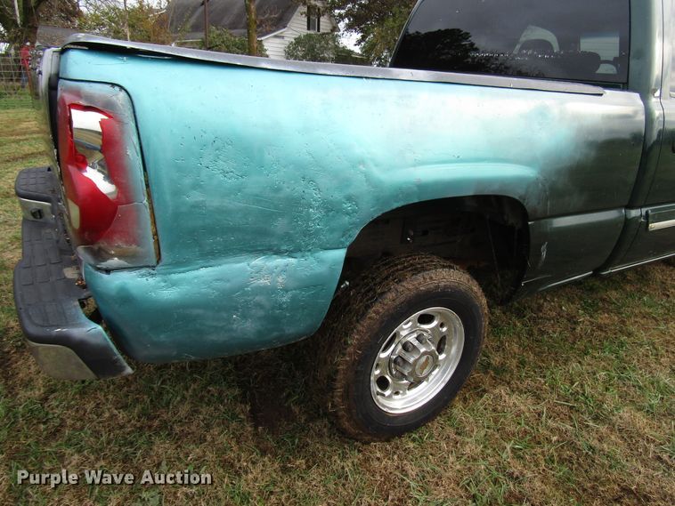 image for item DG6672 2003 Chevrolet Silverado 1500HD Crew Cab pickup truck