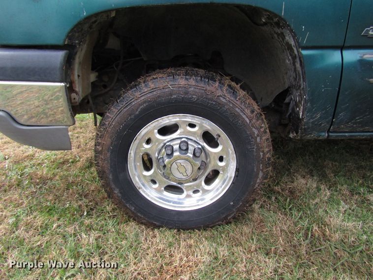 image for item DG6672 2003 Chevrolet Silverado 1500HD Crew Cab pickup truck