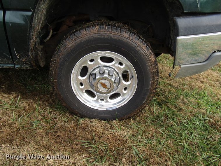 image for item DG6672 2003 Chevrolet Silverado 1500HD Crew Cab pickup truck