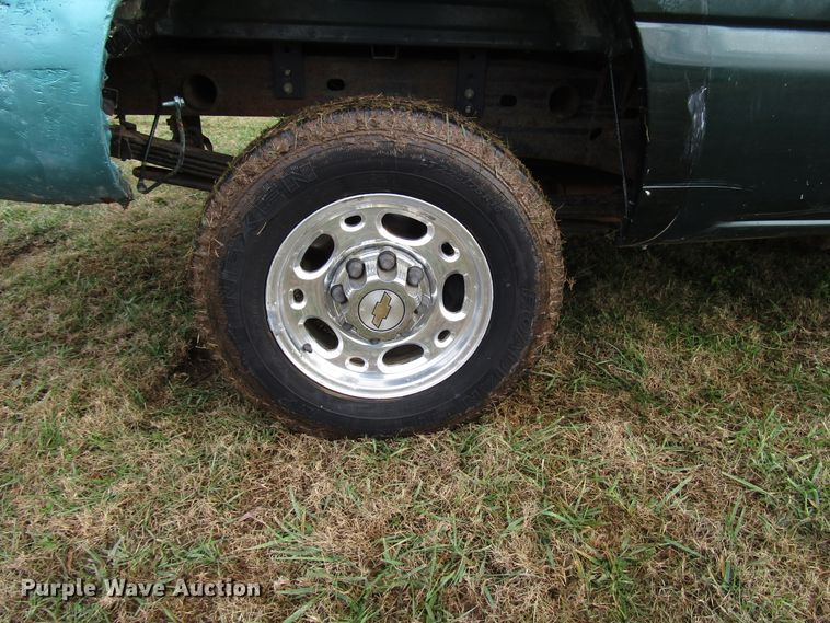 image for item DG6672 2003 Chevrolet Silverado 1500HD Crew Cab pickup truck