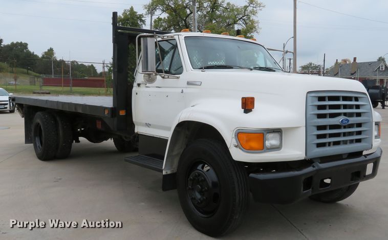 image for item DH1631 1995 Ford F700 flatbed truck