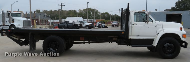 image for item DH1631 1995 Ford F700 flatbed truck