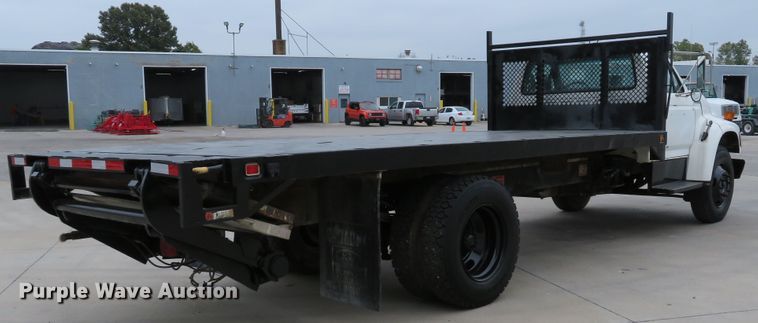 image for item DH1631 1995 Ford F700 flatbed truck