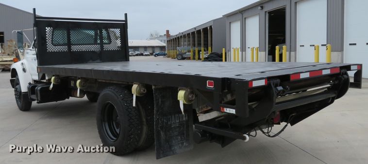 image for item DH1631 1995 Ford F700 flatbed truck