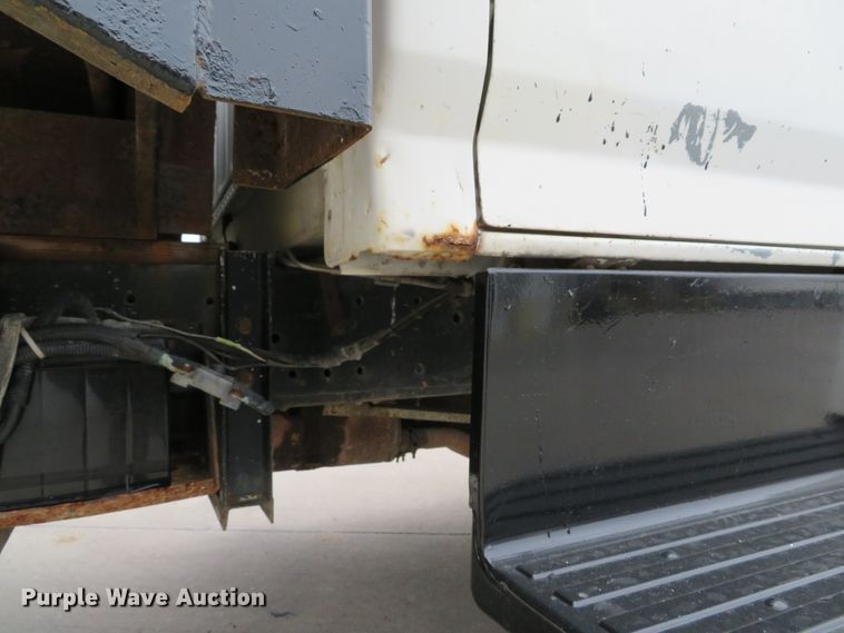 image for item DH1631 1995 Ford F700 flatbed truck