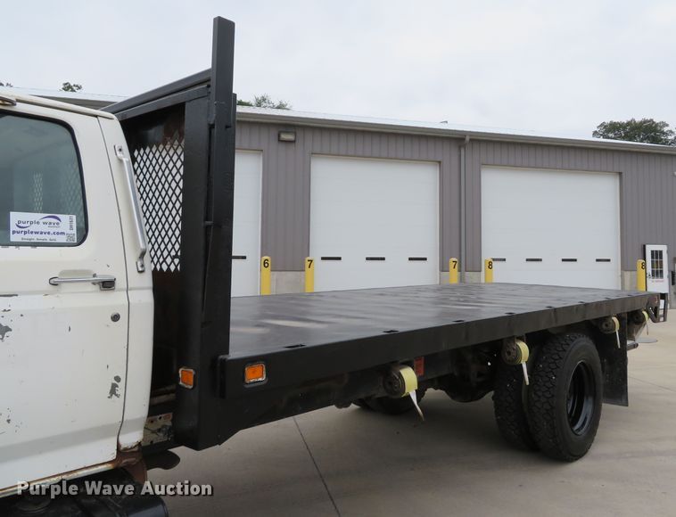 image for item DH1631 1995 Ford F700 flatbed truck