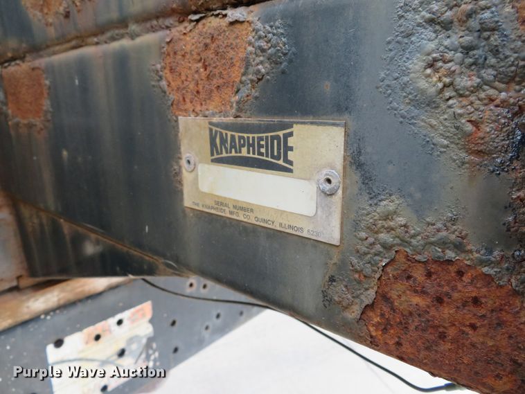 image for item DH1631 1995 Ford F700 flatbed truck