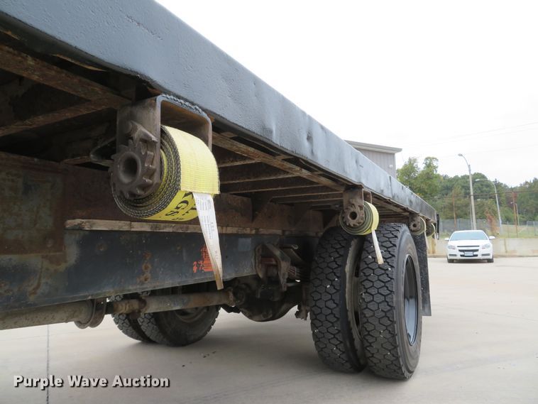 image for item DH1631 1995 Ford F700 flatbed truck