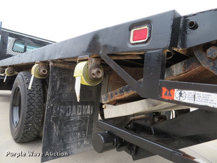 image for item DH1631 1995 Ford F700 flatbed truck