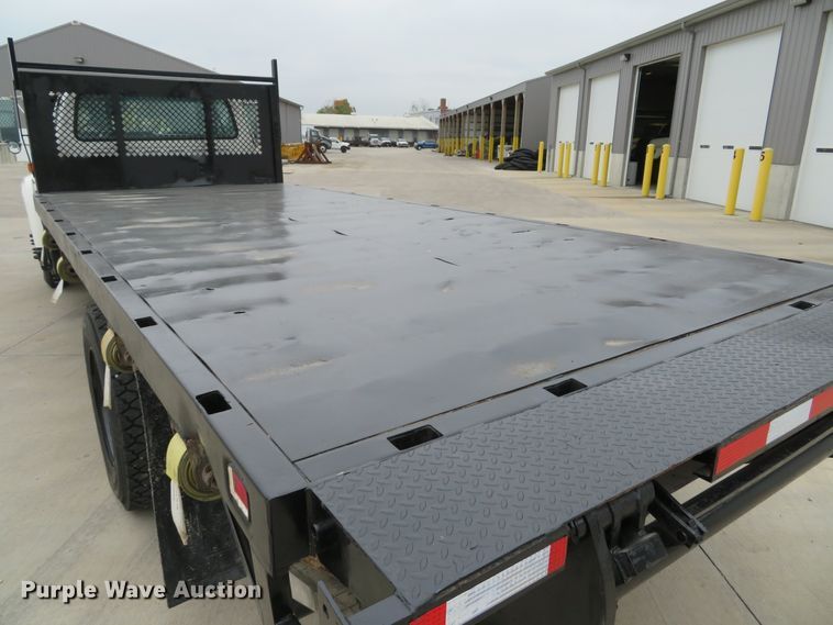 image for item DH1631 1995 Ford F700 flatbed truck