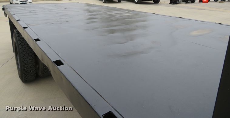 image for item DH1631 1995 Ford F700 flatbed truck