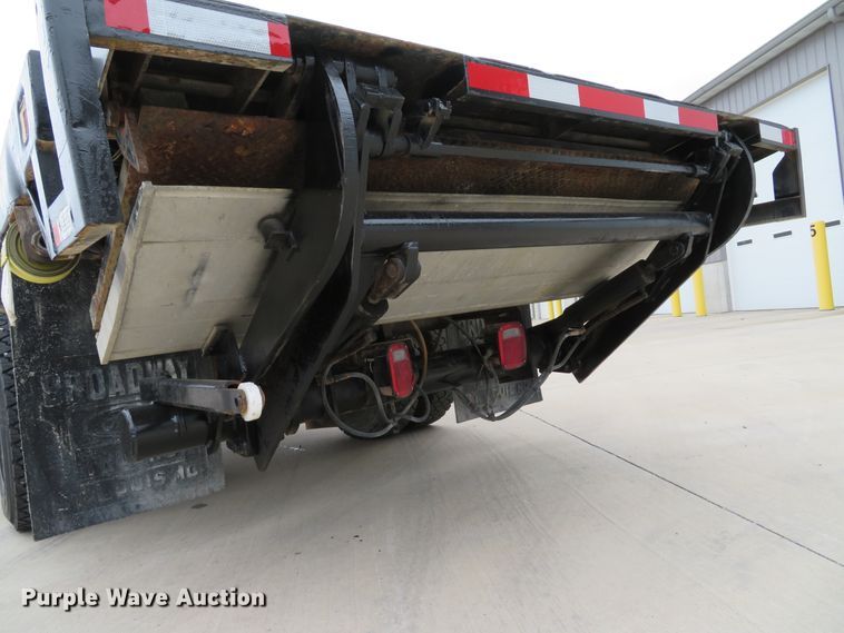image for item DH1631 1995 Ford F700 flatbed truck